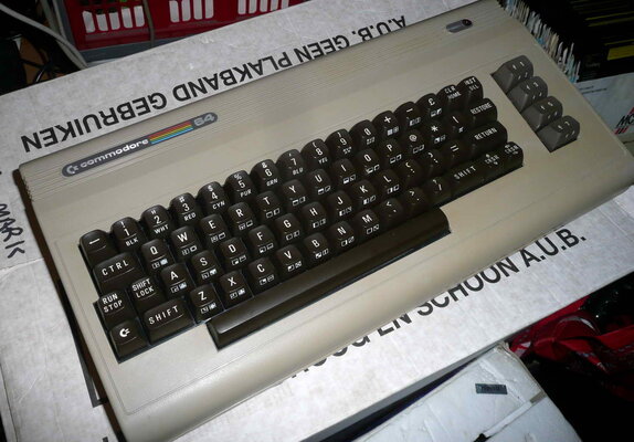 c64 breadbin boxed - clean-02.jpg