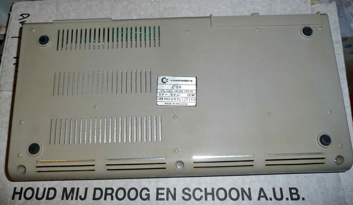 c64 breadbin boxed - clean-04.jpg