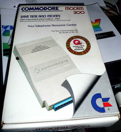 CBM modem 300 (1660) - boxed -01.jpg