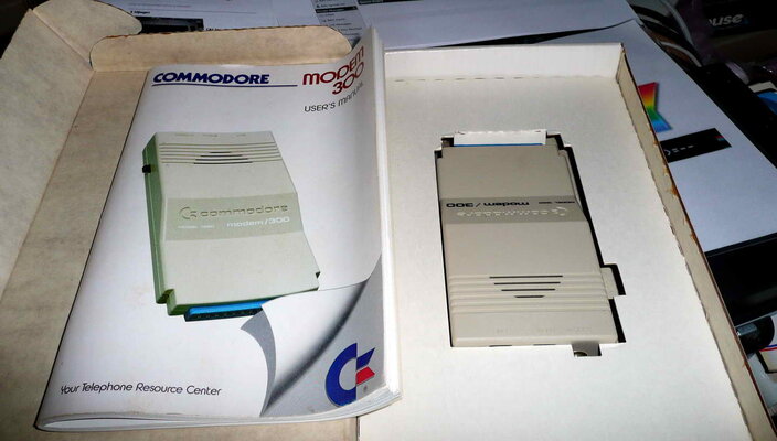 CBM modem 300 (1660) - boxed -02.jpg