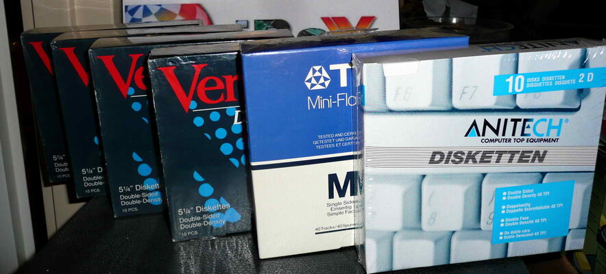 5.25 inch DD discs - misc brands - NOS - 5 euro a pack.jpg