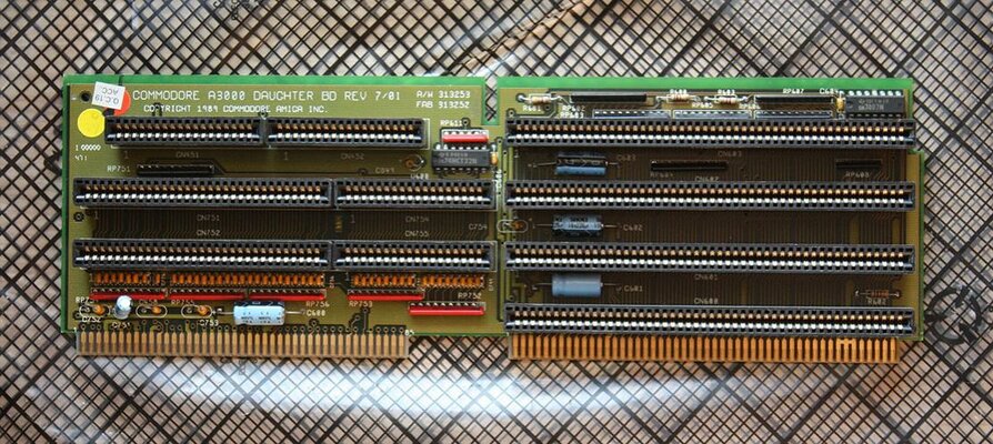 amiga3000mb_r903_2med.jpg
