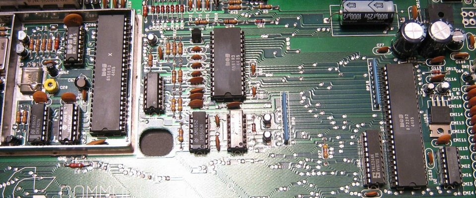 c128 lap jobb felső rész.jpg