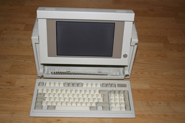 Compaq Portable 386 008.jpg