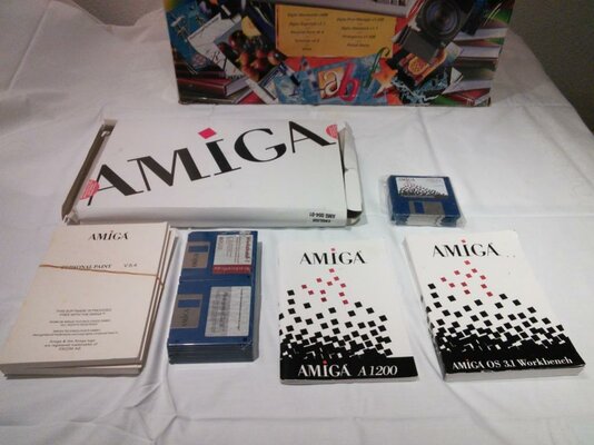 Amiga 1200 Magic Pack Software and Handbooks.jpg