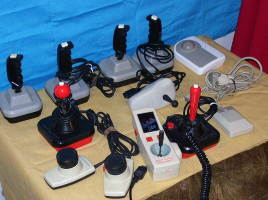 commodore_joysticks.jpg
