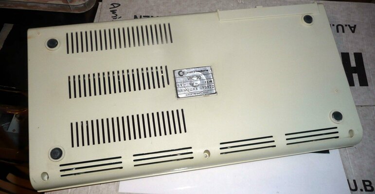 vic20 case+keyboard -02.jpg