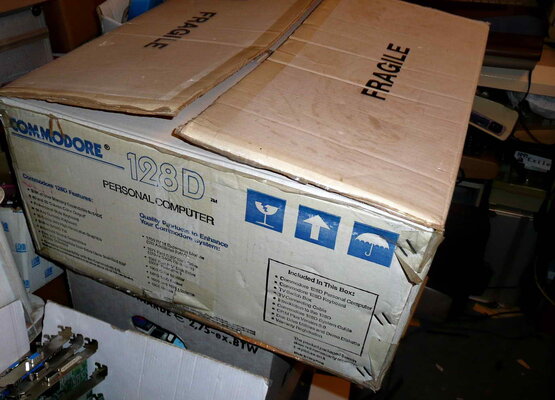 C128Dcr - boxed - Original - 02.jpg