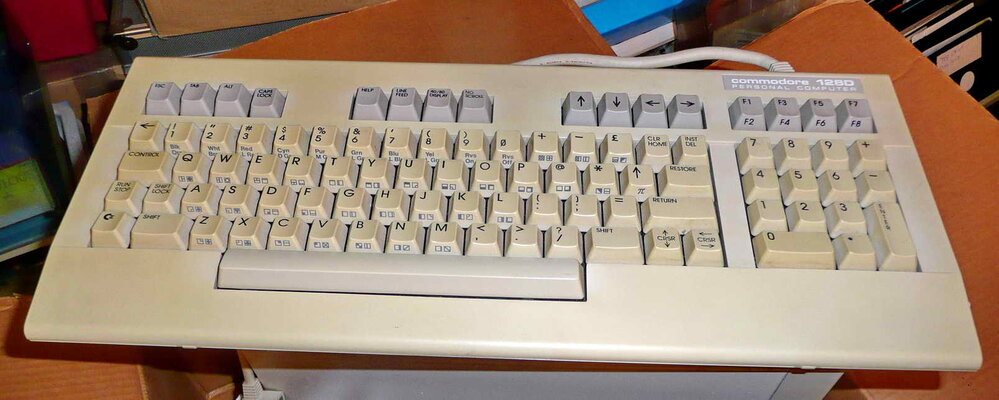 C128Dcr - boxed - Original - 06.jpg