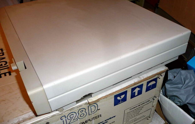 C128Dcr - boxed - Original - 11.jpg