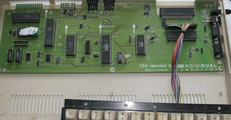 800px-C64_reloaded_proto1_small.JPG