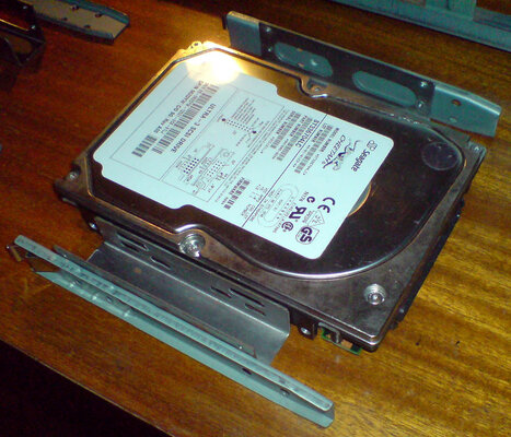 A4kT_disk_holder2.jpg