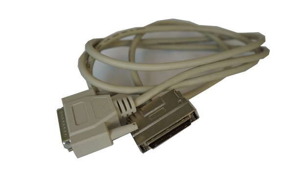 SCSI-cable_lowres.JPG