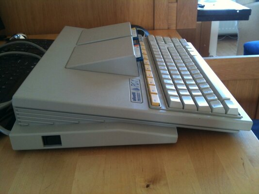 Olivetti Prodest PC1 (Left).jpg