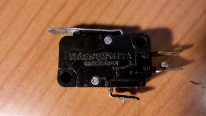 Microswitch_1_zpsbd60452d.jpg