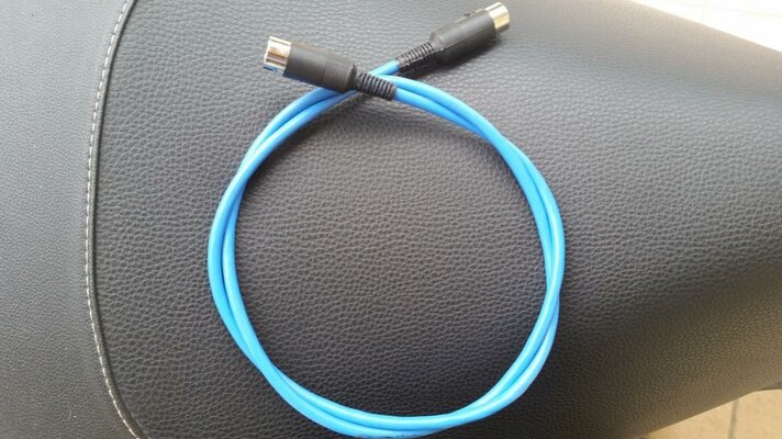 serial cable.jpg