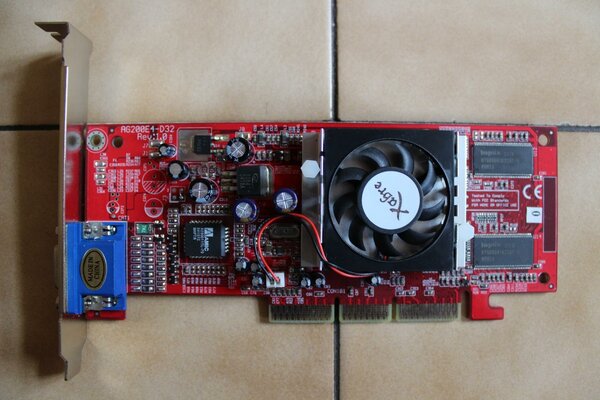 2 SiS Xabre 200 front.jpg