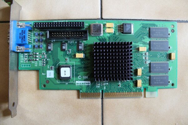 9 Intel I740 front.jpg