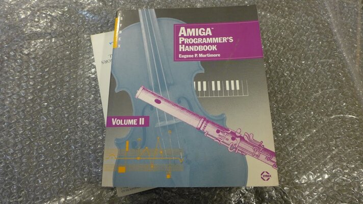 Amiga Programmers Handbook, volume 2-1.JPG