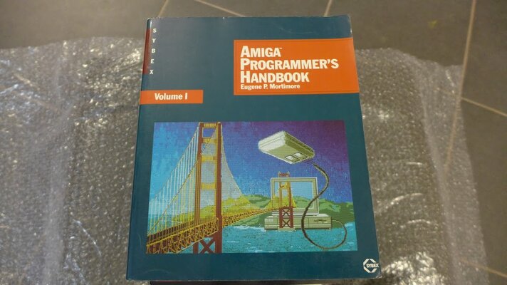 Amiga Programmers Handbook, volume 1-1.JPG