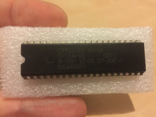 Kickstart 2.05 ROM chip v37.300.jpg