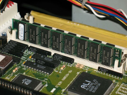 ALi motherboard MB-4D50AV - 32MB SIMM.jpg