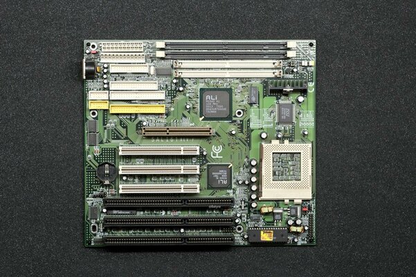 Super Socket 7 Acorp 5ALI61 REVF.jpg