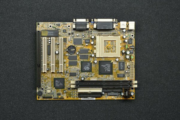 Super Socket 7 MSI MS-5182.jpg