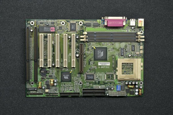 Super Socket 7 EPoX EP-MVP3G2 (VIA Apollo) ATX.jpg