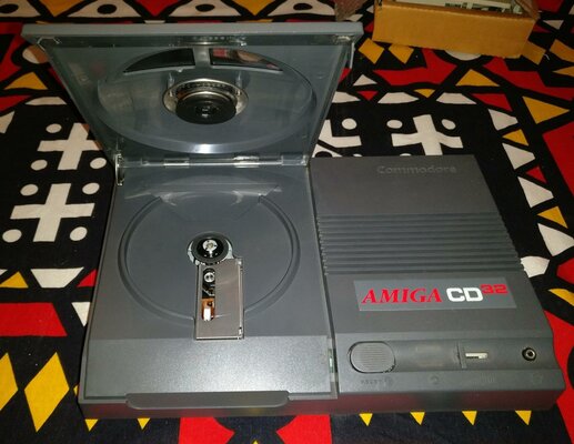 CD32_2.jpg