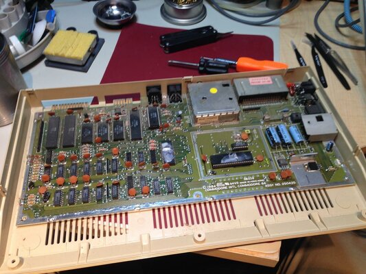 01_C64CBoard.jpg