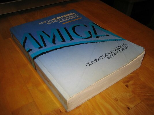 amiga kirjat (3).jpg