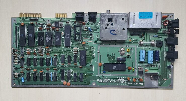 c64_mobo1.jpg